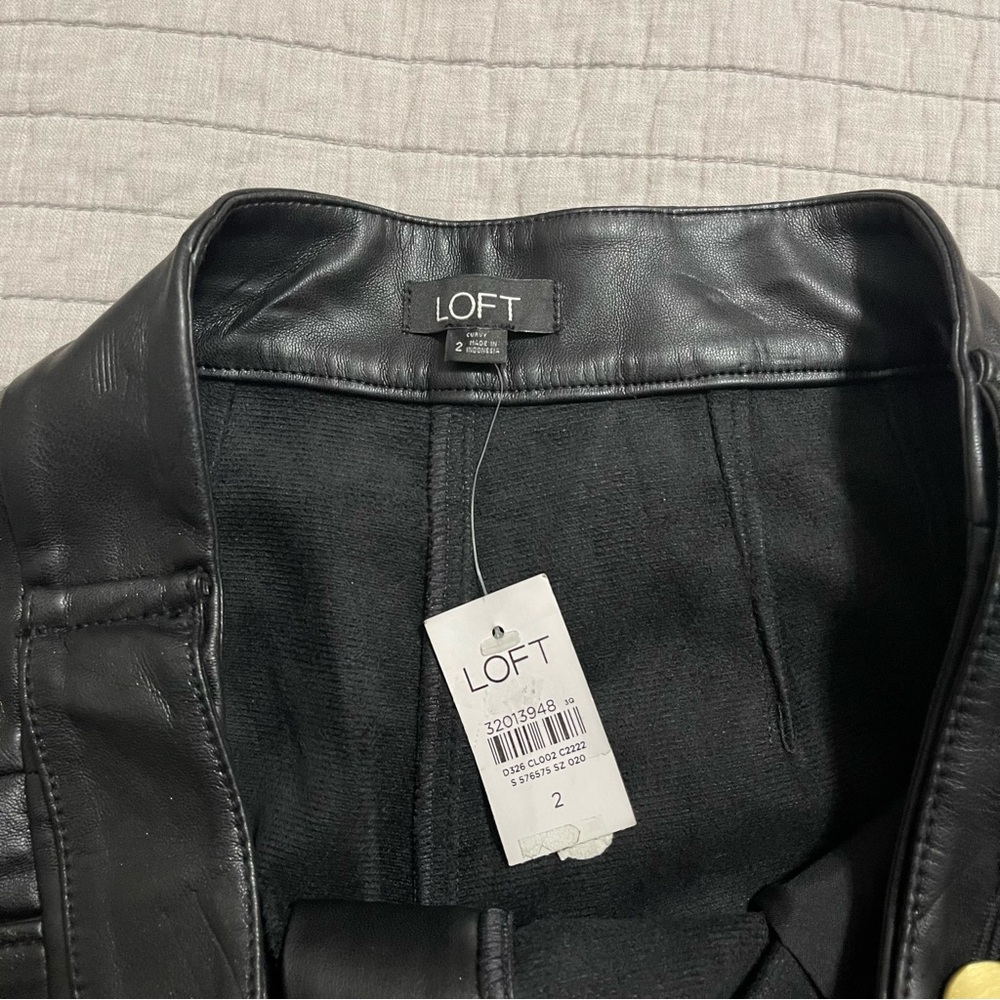 Loft Curvy Button Tab Slim Pants Faux Leather Size 2 - Picture 2 of 11